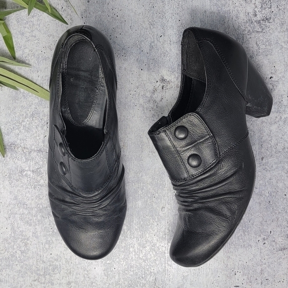 Bare Traps | Tyley Black Ruched Toe Heeled Booties Size 9M - Picture 1 of 8